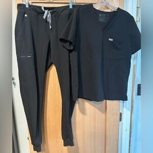 FIGS Women’s Scrub Set in Black - Size L/LT (tall)